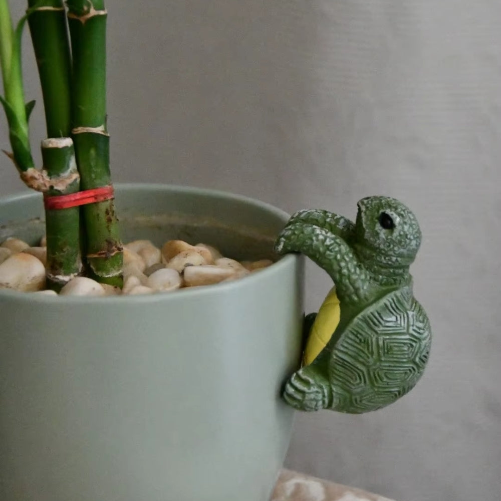 Arden Hanging Turtle Resin Pot Ornament